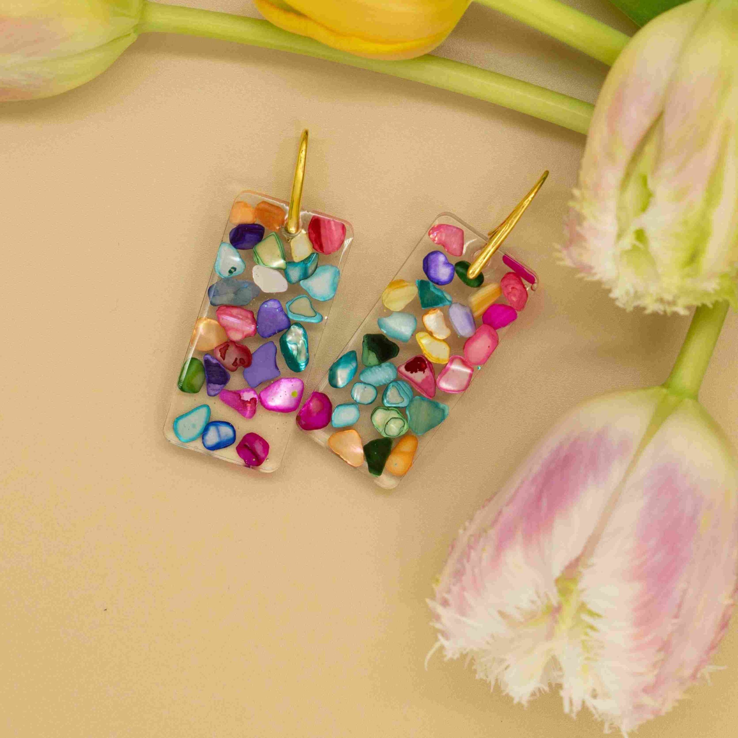 Efektowne kolorowe kolczyki