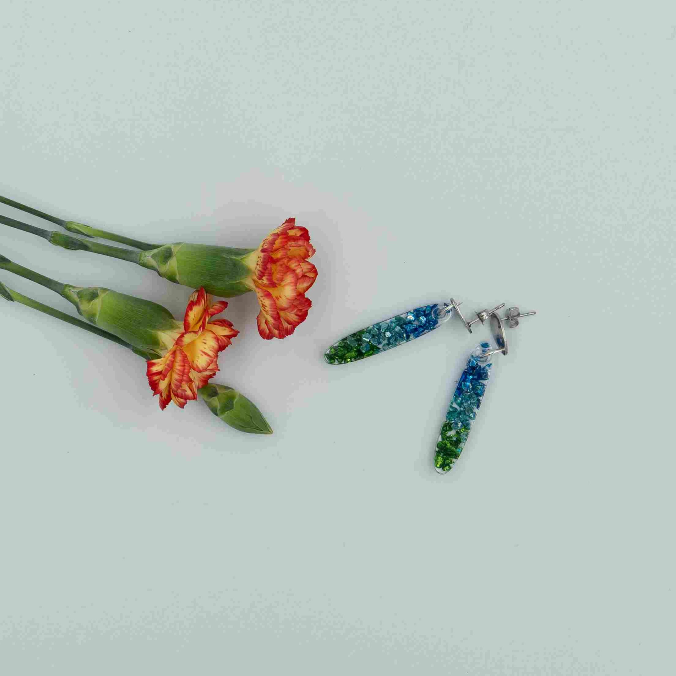 Podłużne owalne kolczyki niebiesko-zielone