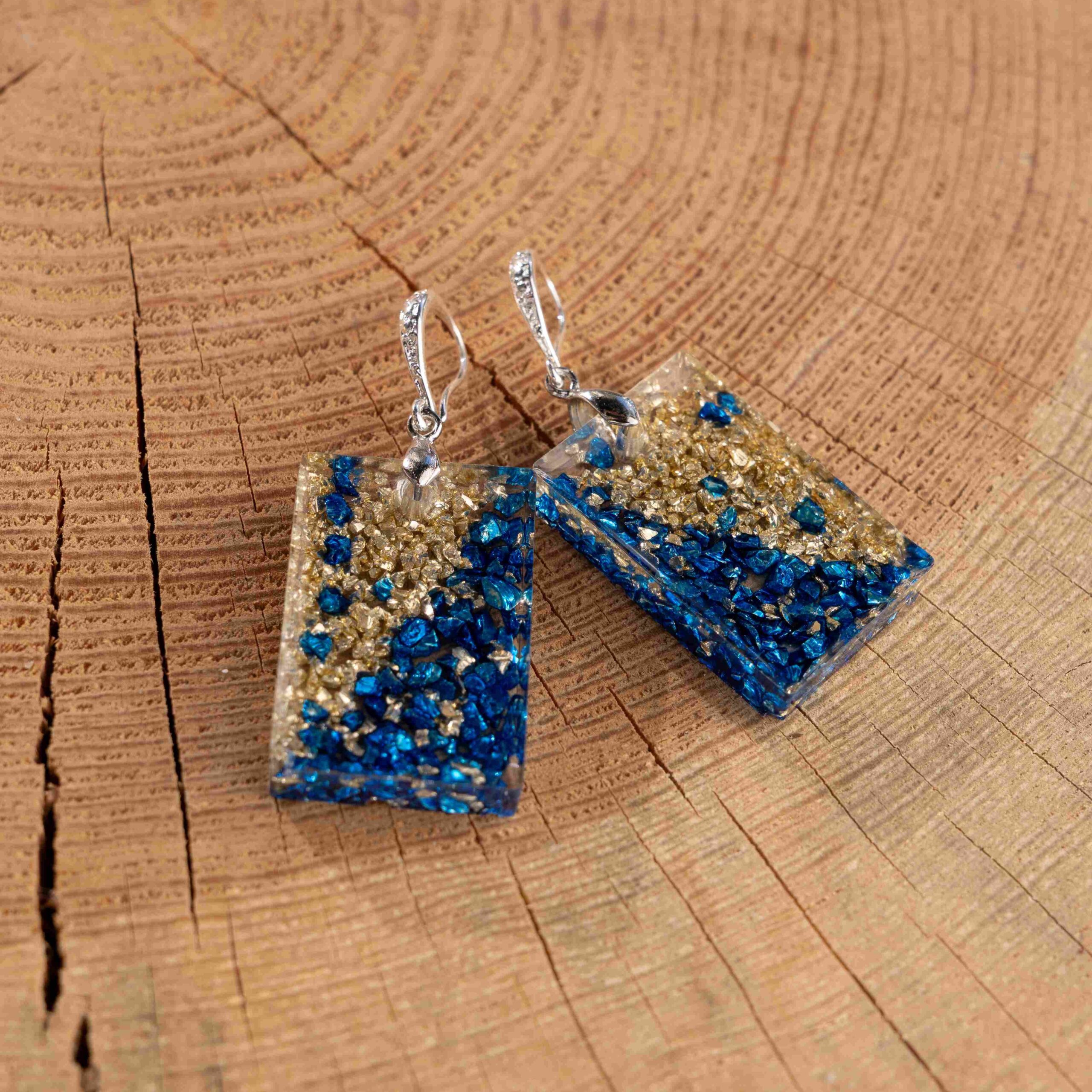 Eleganckie srebrno-niebieskie kolczyki