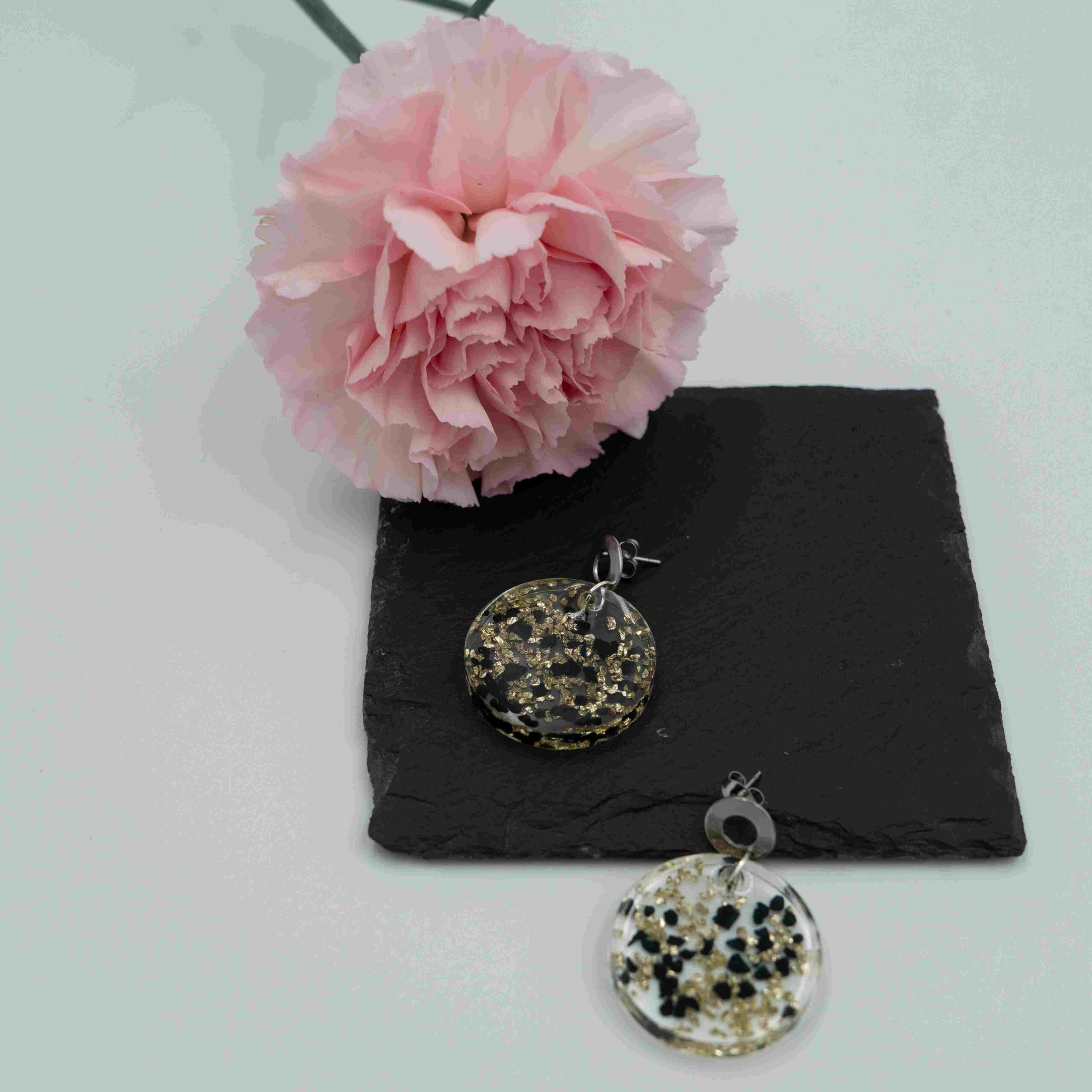 Czarno-białe okrągłe kolczyki