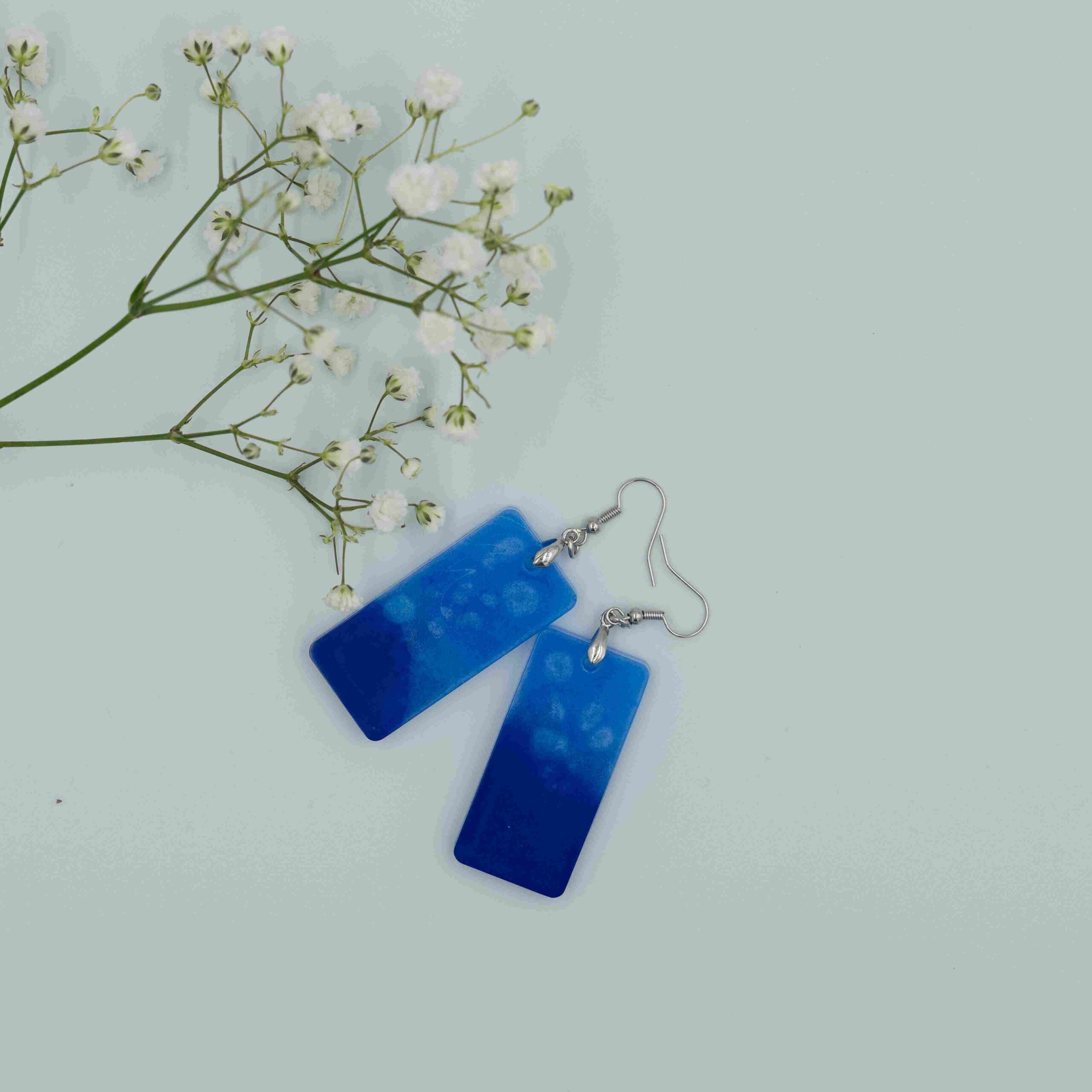 Duże prostokątne niebieskie kolczyki