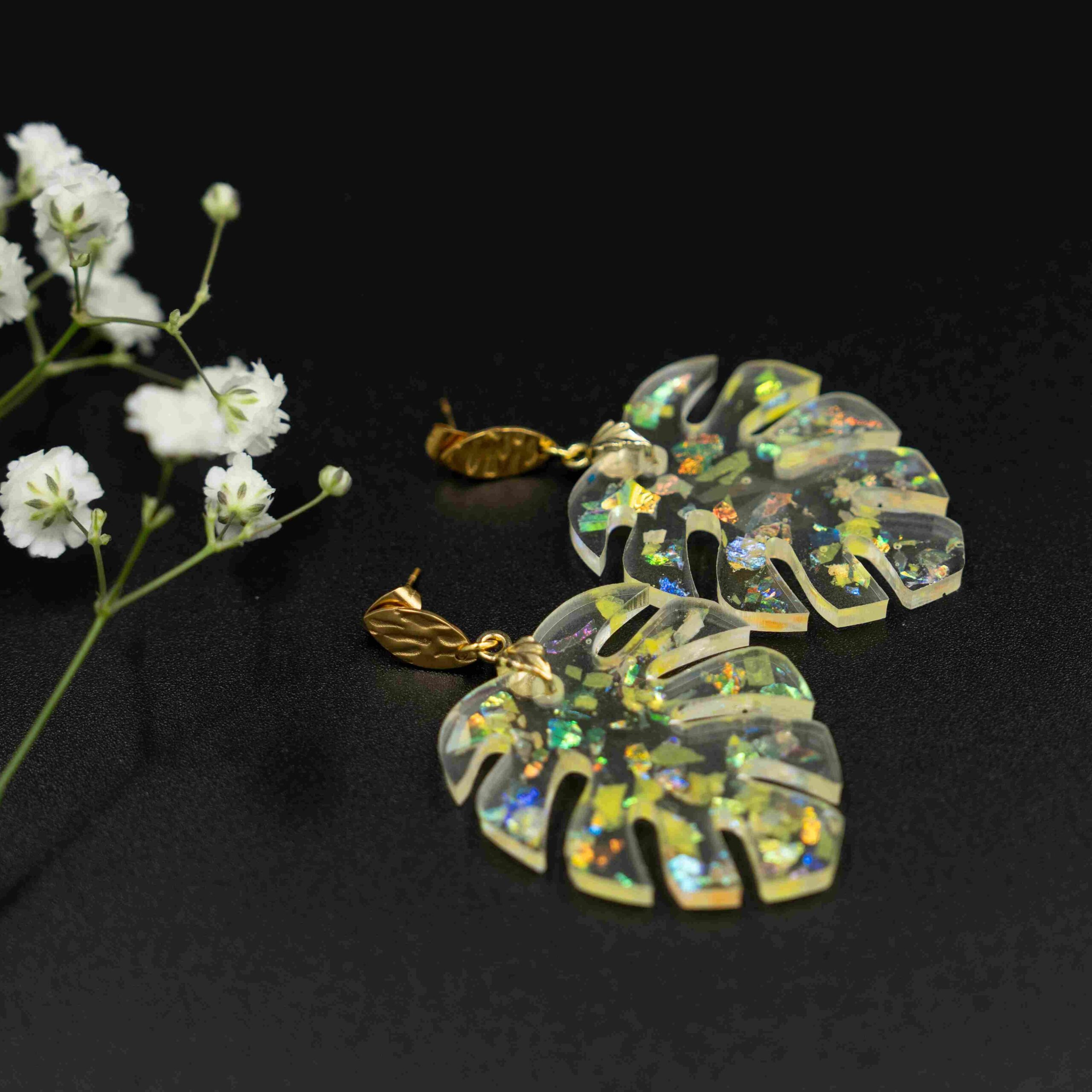 Żółte mieniące się monstery