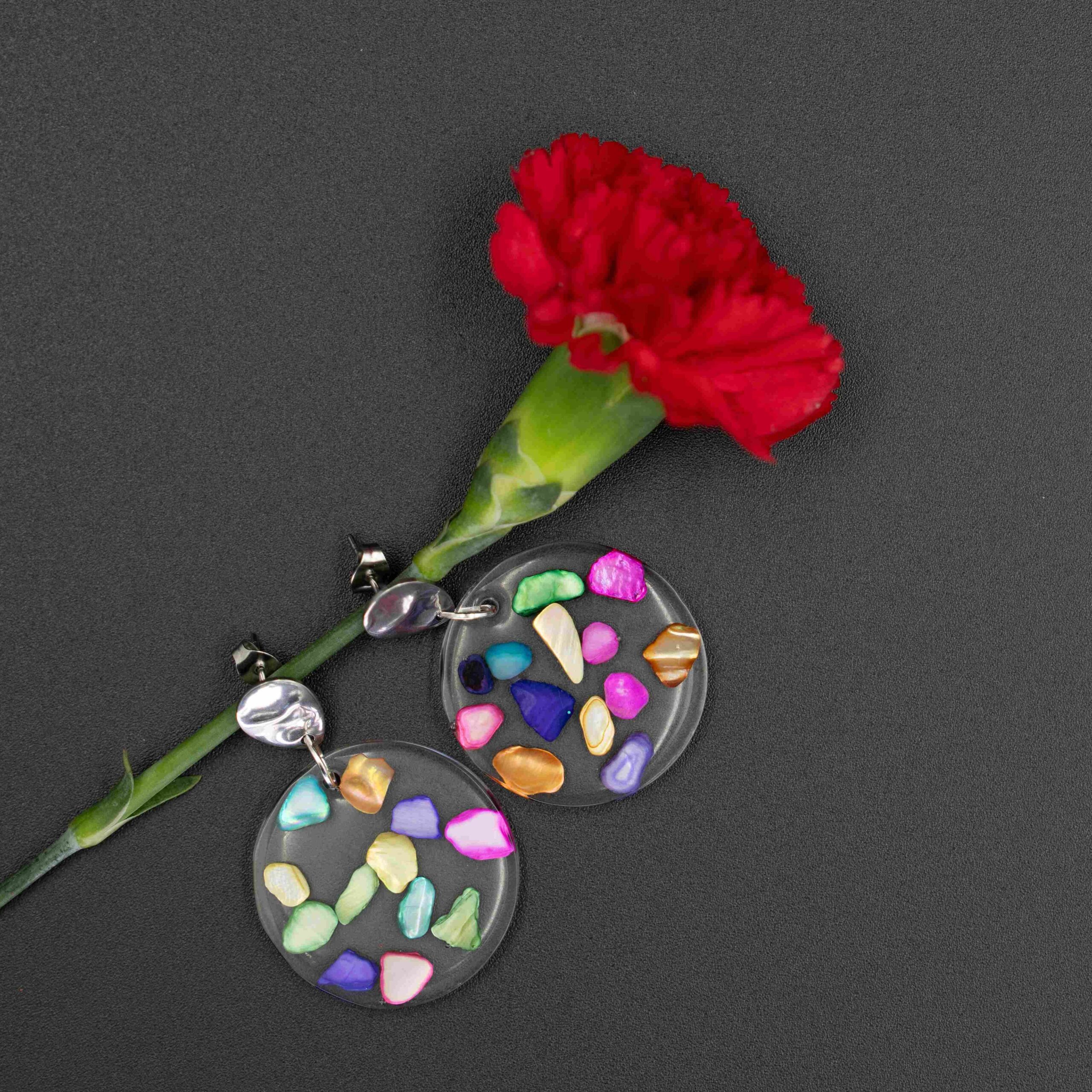 Wielobarwne okrągłe kolczyki