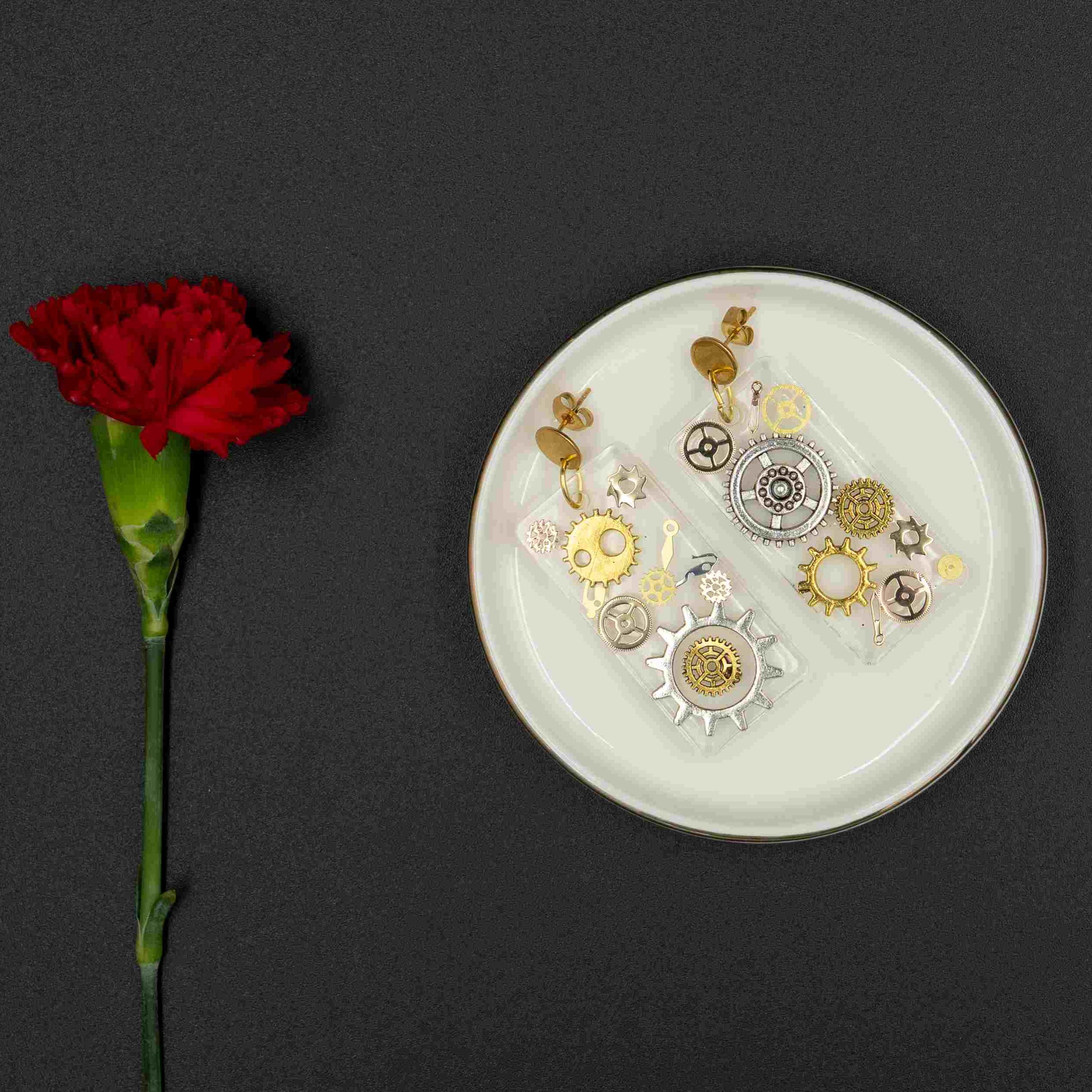 Duże złoto-srebrne kolczyki z trybami