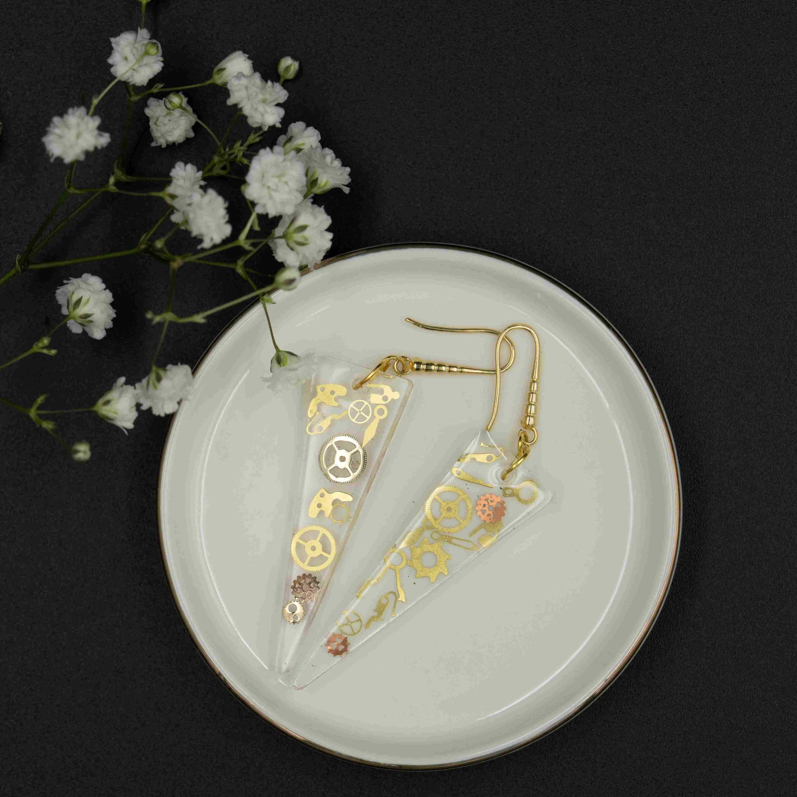 Nowoczesne industrialne kolczyki z trybikami