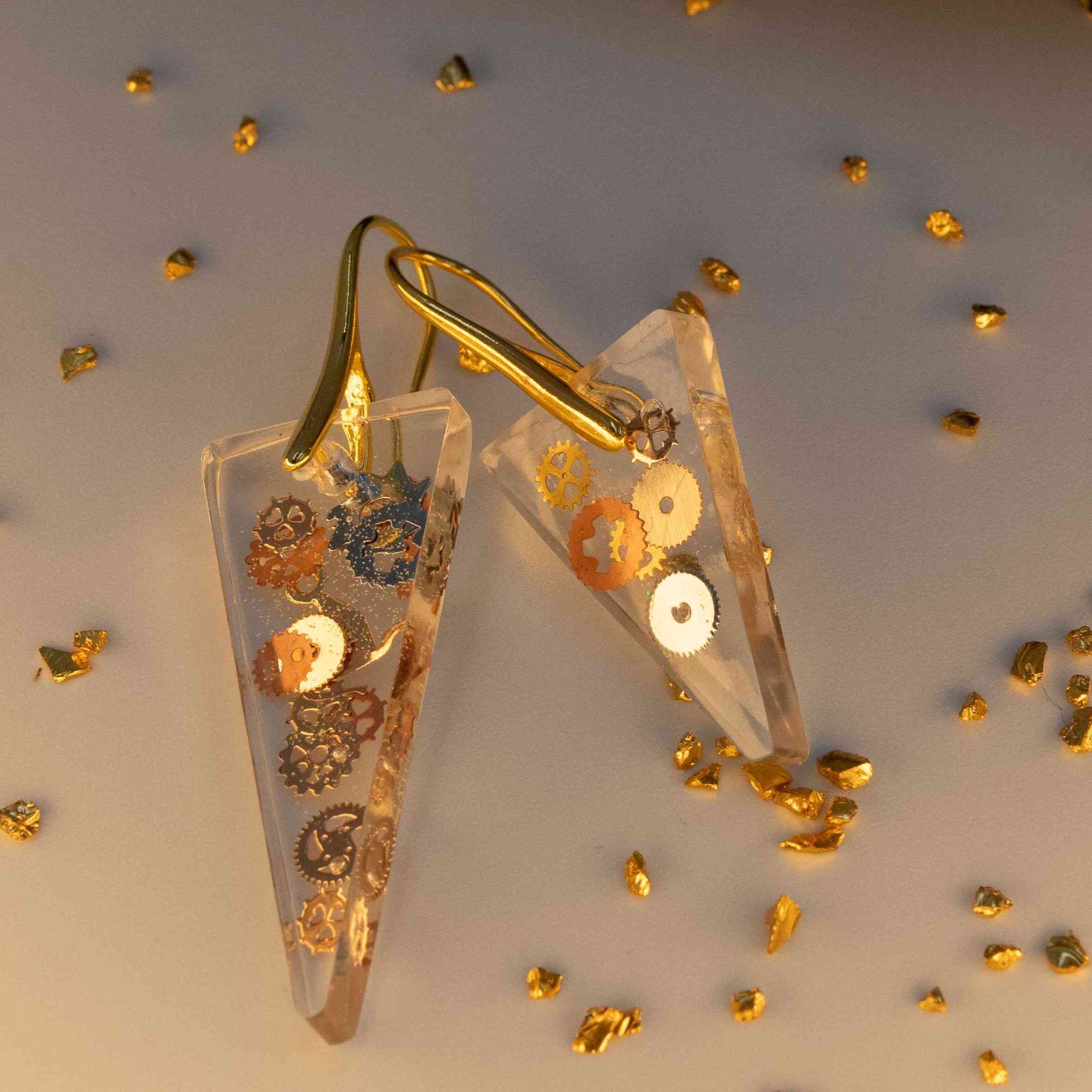 Asymetryczne kolczyki z trybikami